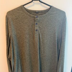 Men's Vuori Green Henley Shirt